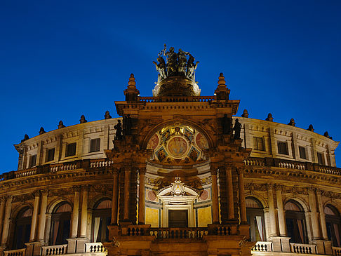 Semperoper bei Nacht Foto 