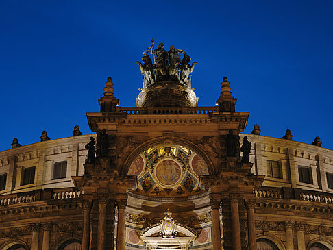 Semperoper bei Nacht Fotos