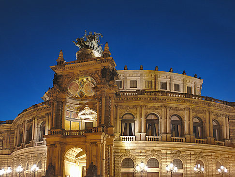 Semperoper bei Nacht Foto 