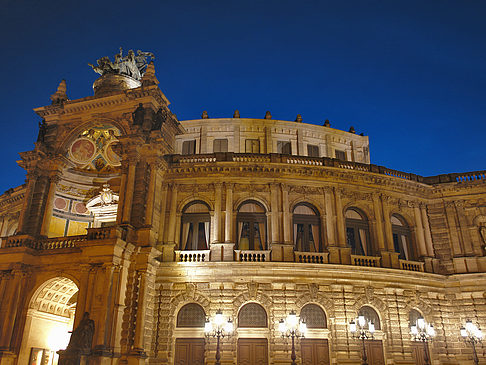 Semperoper bei Nacht Foto 