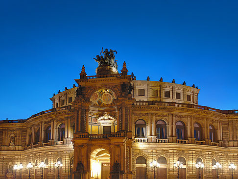 Semperoper bei Nacht Foto 