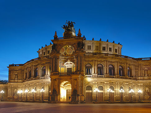 Semperoper bei Nacht Fotos