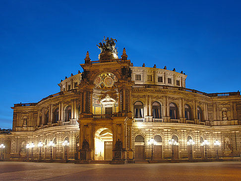 Semperoper bei Nacht Fotos