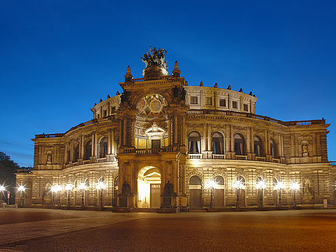 Semperoper bei Nacht Fotos