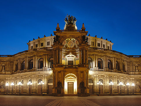 Semperoper bei Nacht Fotos