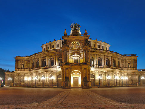 Semperoper bei Nacht Foto 