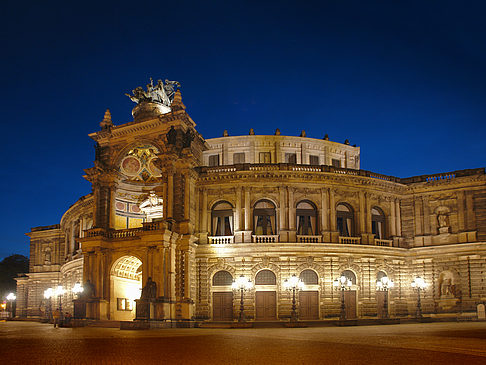 Semperoper bei Nacht Fotos