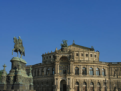 Foto Semperoper mit Statue