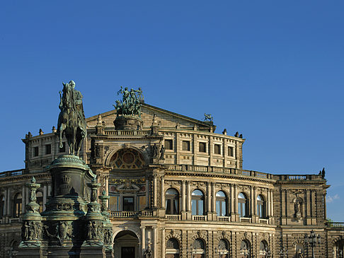 Fotos Semperoper mit Statue