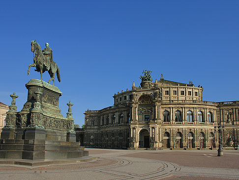 Foto Semperoper mit Statue