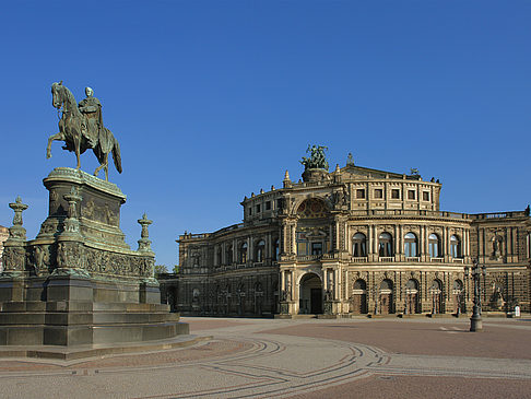 Foto Semperoper mit Statue