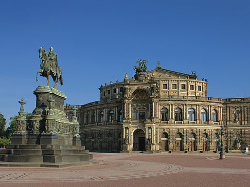 Foto Semperoper mit Statue