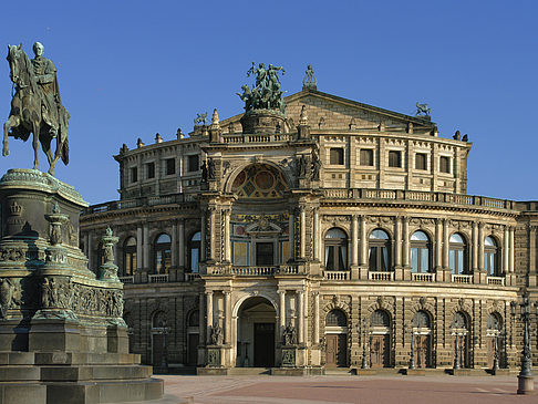 Fotos Semperoper mit Statue