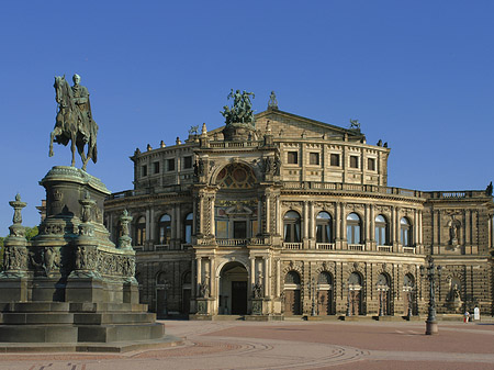 Fotos Semperoper mit Statue | Dresden