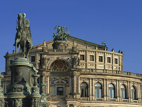 Fotos Semperoper mit Statue