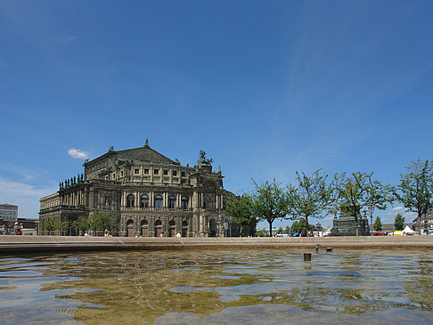 Fotos Semperoper mit Springbrunnen | Dresden