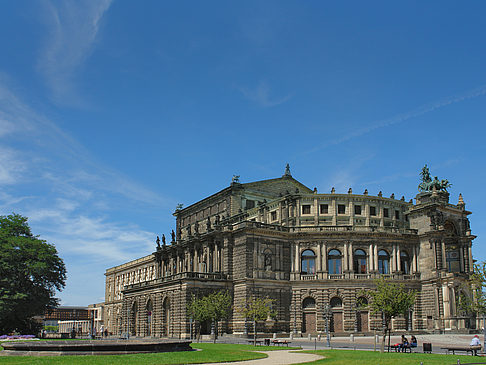 Foto Semperoper mit Springbrunnen - Dresden