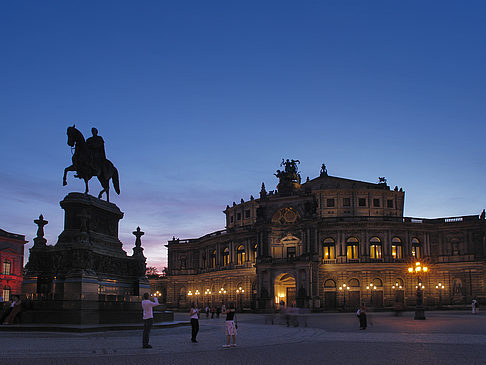 Theaterplatz abends