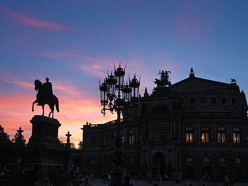 Foto Theaterplatz abends