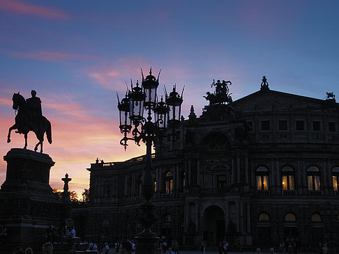 Theaterplatz abends Foto 