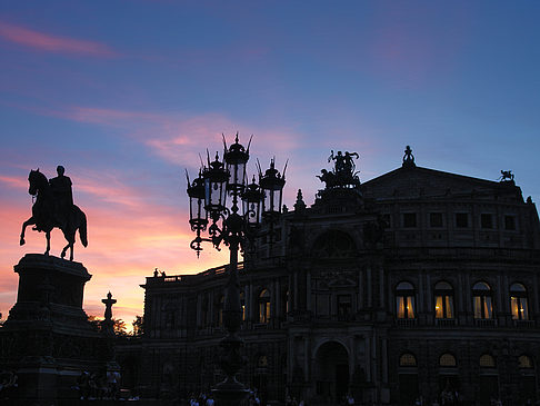 Foto Theaterplatz abends