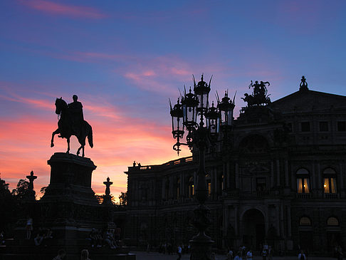 Fotos Theaterplatz abends