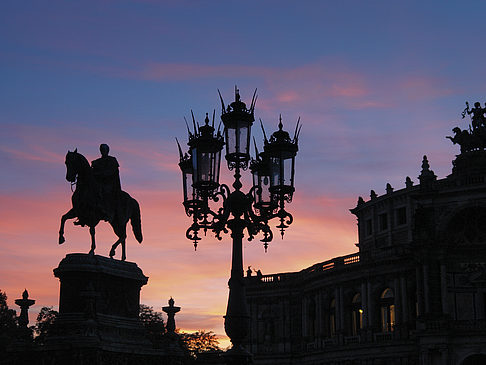 Foto Theaterplatz abends