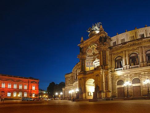 Theaterplatz nachts Foto 