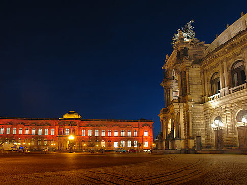 Theaterplatz nachts