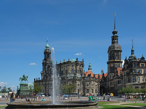 Schloss und Hofkirche Fotos