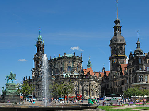 Schloss und Hofkirche Fotos