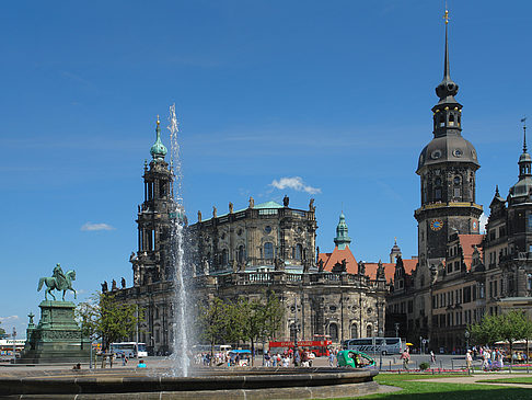 Schloss und Hofkirche Foto 