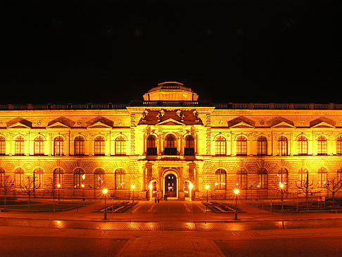 Dresdner Zwinger bei Nacht