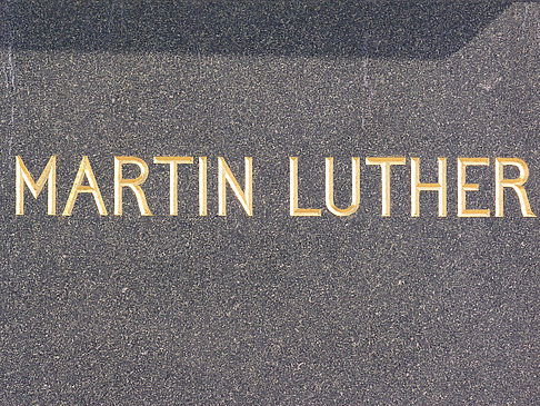 Martin Luther Denkmal an der Frauenkirche Fotos