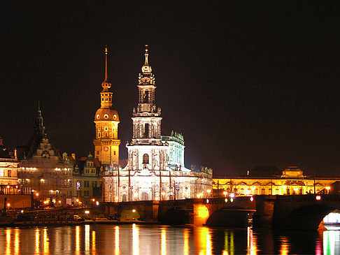 Hofkirche bei Nacht