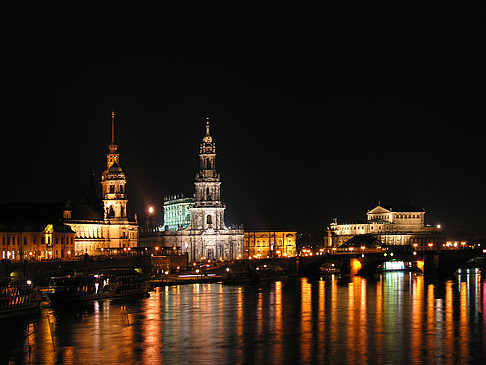 Fotos Hofkirche bei Nacht