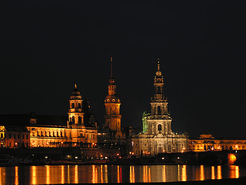 Foto Hofkirche bei Nacht