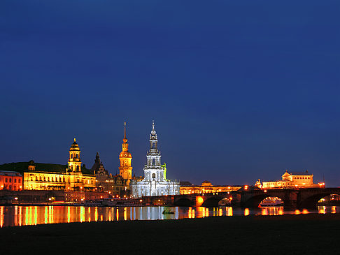 Hofkirche bei Nacht Fotos