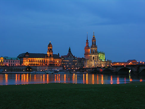 Hofkirche bei Nacht Foto 