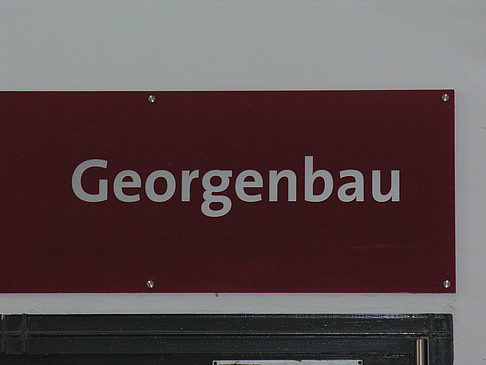 Schild am Georgenbau