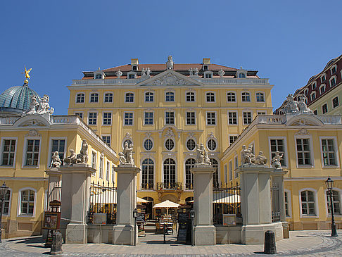 Coselpalais Bild Sehenswürdigkeit  Das spätbarocke Coselpalais am Neumarkt